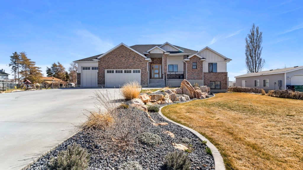 Home For Sale 6145 W 5800 S, Hooper, UT 84315